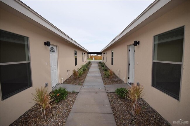 Building Photo - 1215 Upas Dr