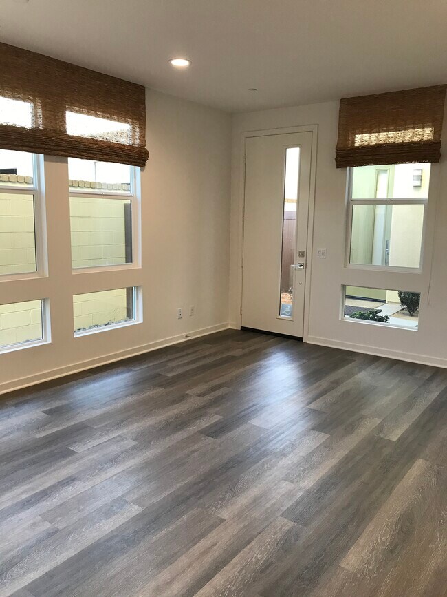 Entry & den/office - 789 Leeward Way