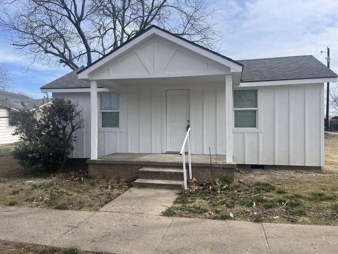 Foto principal - 820 N Oak Ave