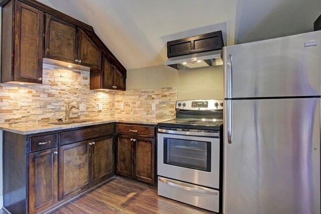 Building Photo - 427-A W 24th St
