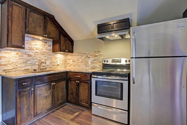 Foto del edificio - 427-A W 24th St