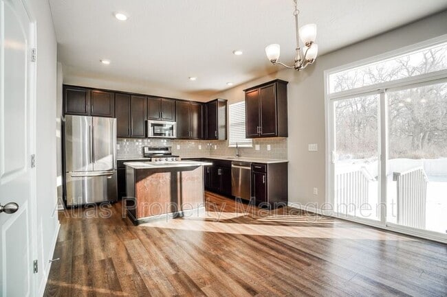 Building Photo - 1322 Forest Edge Dr