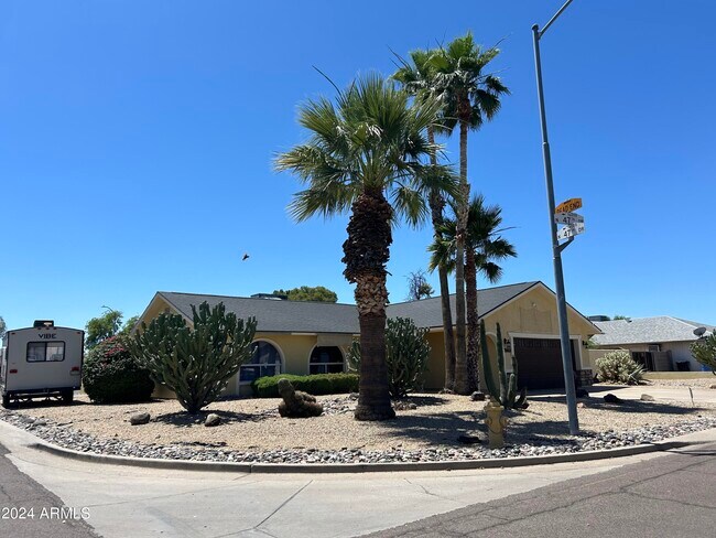 Building Photo - 16025 N 47th Dr