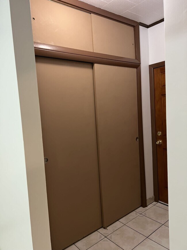 Foto del edificio - 2146 E 8th St