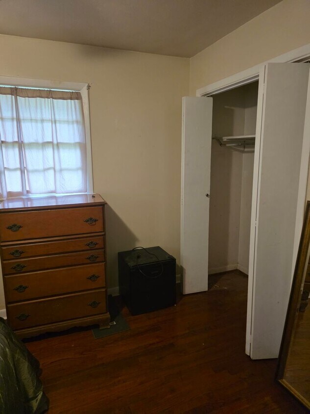 Foto del edificio - Month to month 1 BR rental Share