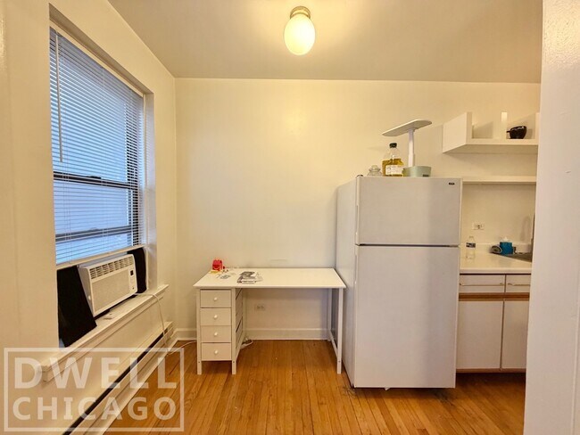 Foto del edificio - 3350 N Marshfield Ave