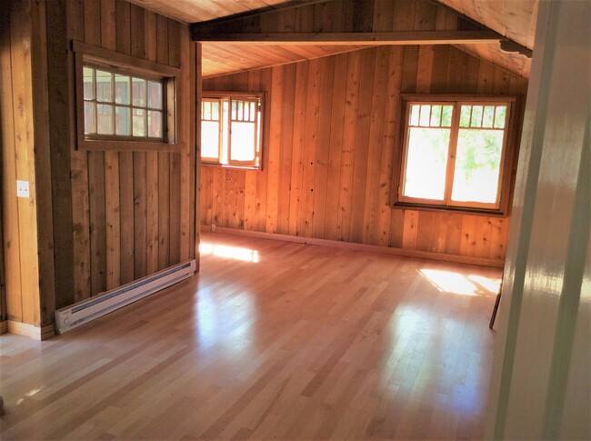 Living room with nook - 20946 Fontaine Rd