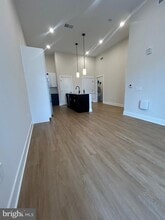 Building Photo - 624 Main St