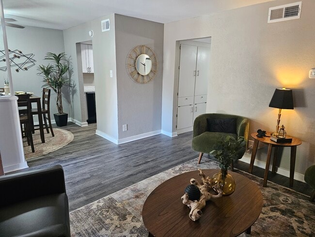 Building Photo - Castle Hill Apartments