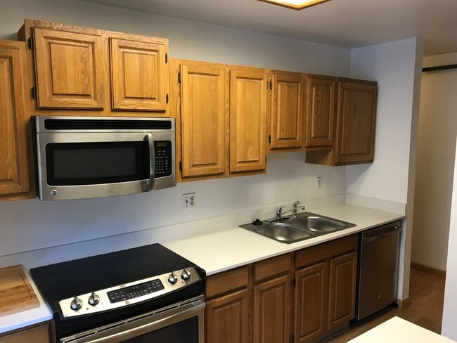Building Photo - 1 Bedroom Condo Near Downtown WC