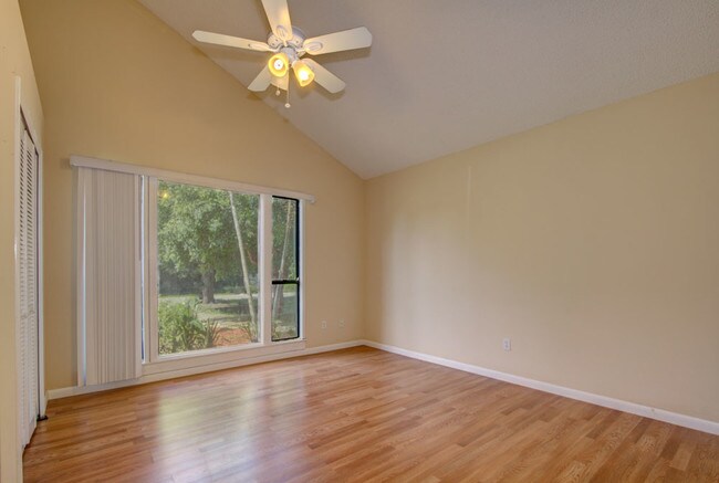 Foto del edificio - 7431 Albany Rd