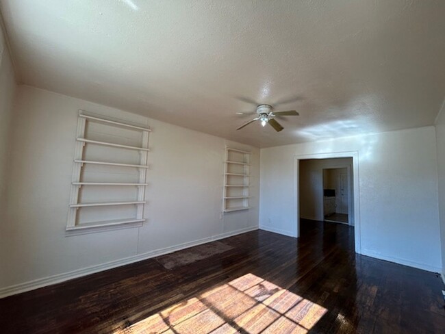 Building Photo - Rent to Own! 2 bedroom 1 bath home availab...