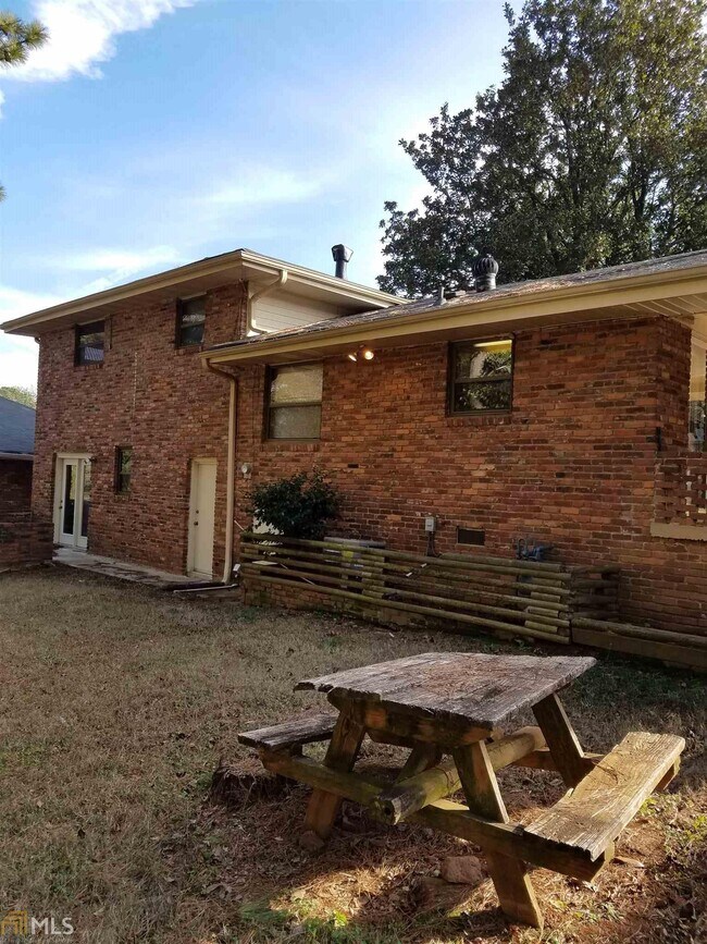 Building Photo - 3184 Gay Dr