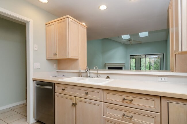 Building Photo - 309 N Cardinal Dr