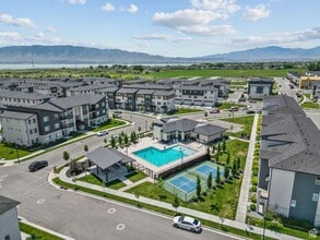 Building Photo - 461 S 900 W