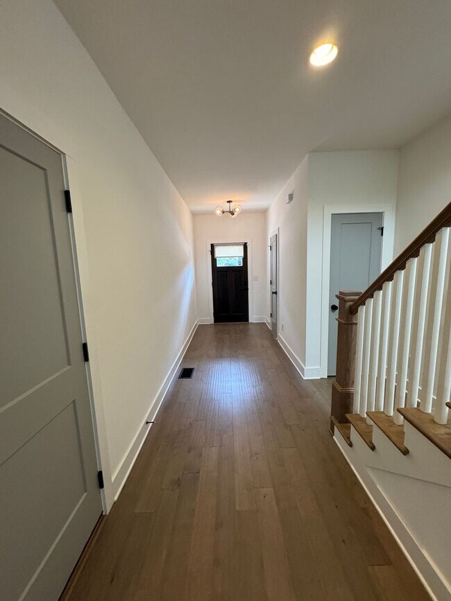 Foto del edificio - 3 bed. 2.5 bath in East Nashville ready fo...