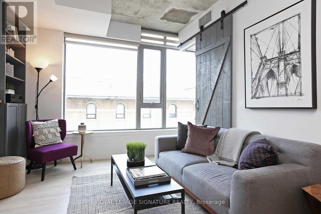 Photo principale - 630 Queen St E