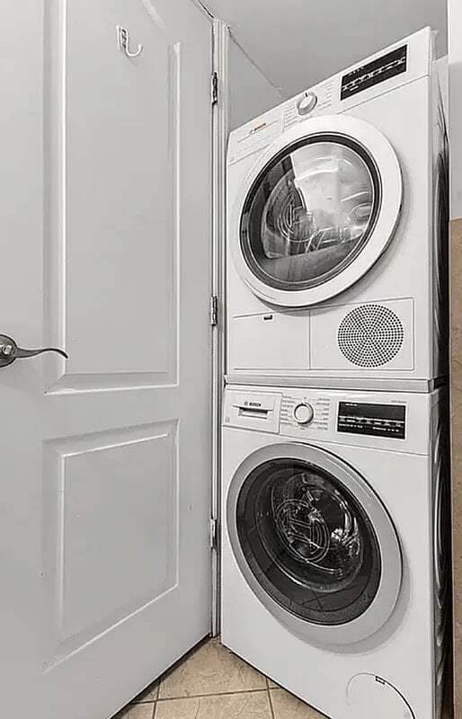 Building Photo - 350 W 21st St