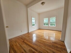 Building Photo - 855 S 15th St