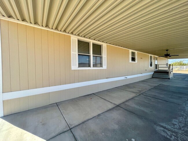 Building Photo - Mobile on Acreage