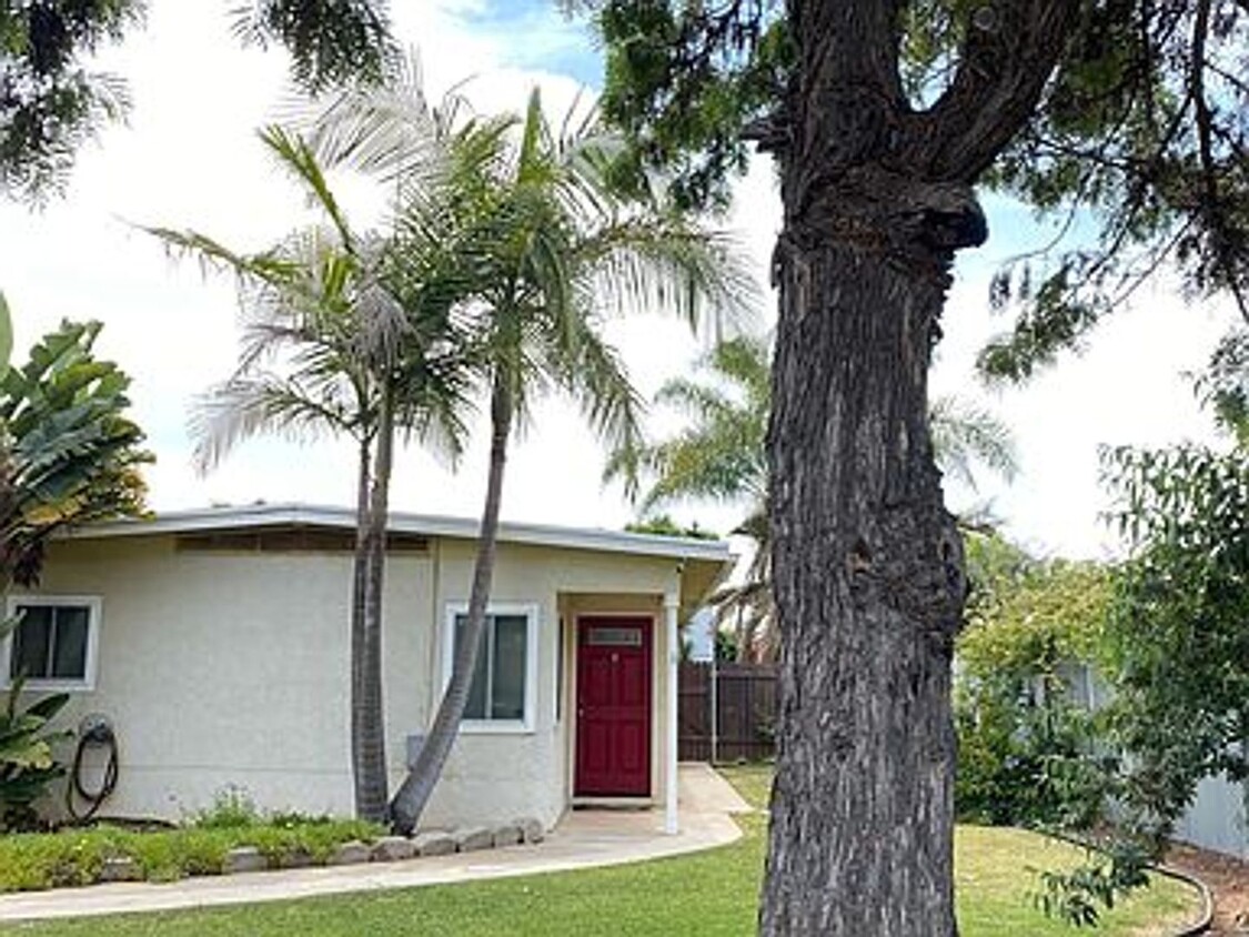 Foto principal - Beautiful, remodeled 3 bed, 2 bath home in...