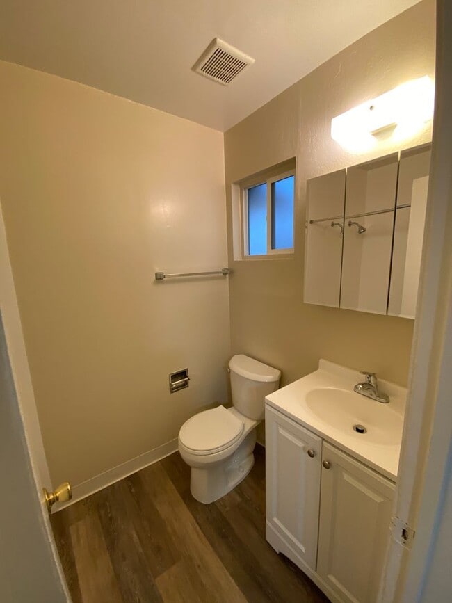 Building Photo - 44-1603