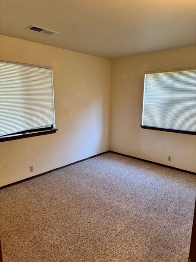 Foto del edificio - Arroyo Manor 3 Bedroom- with bonus room and 2 car garage!