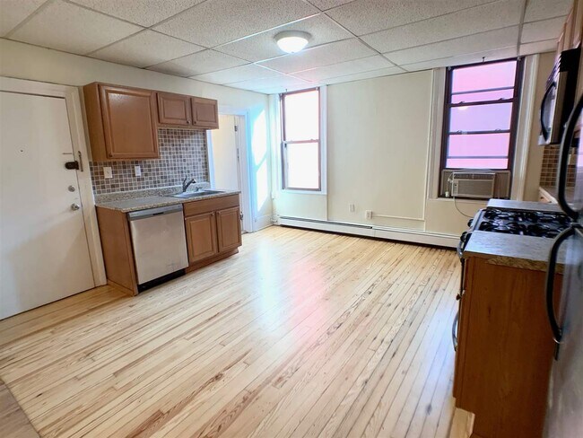 Foto del edificio - 329 Grand St