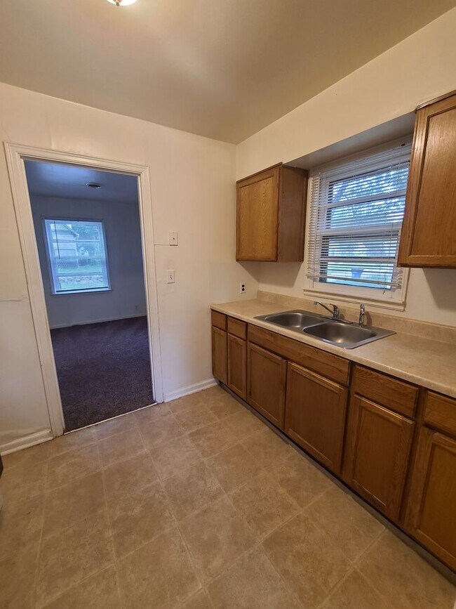 Foto del edificio - 1617 Bradley Ave
