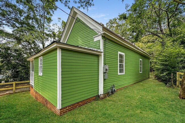 Foto del edificio - Charming Home in Quiet Griffin Neighborhood – For Rent