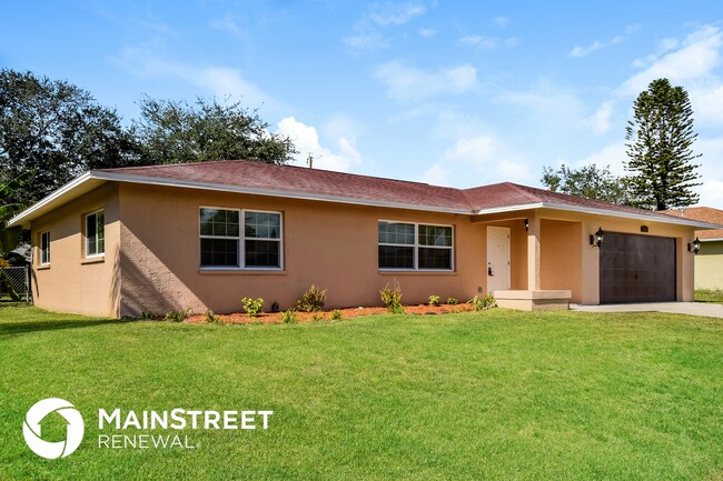 Building Photo - 1326 SW 10th Pl