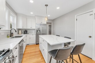 Building Photo - 17 Weymouth Ave