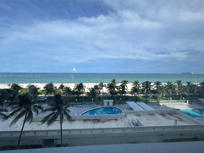 Foto del edificio - 2899 Collins Ave