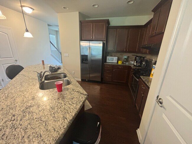 Foto del edificio - Room in Townhome on Sangre De Cristo Dr
