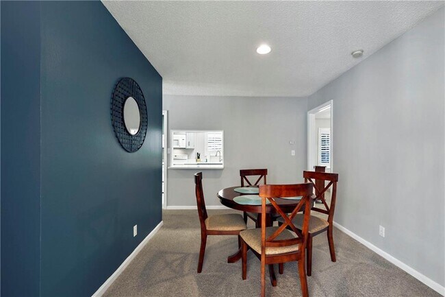 Building Photo - 402 W Island Square Dr