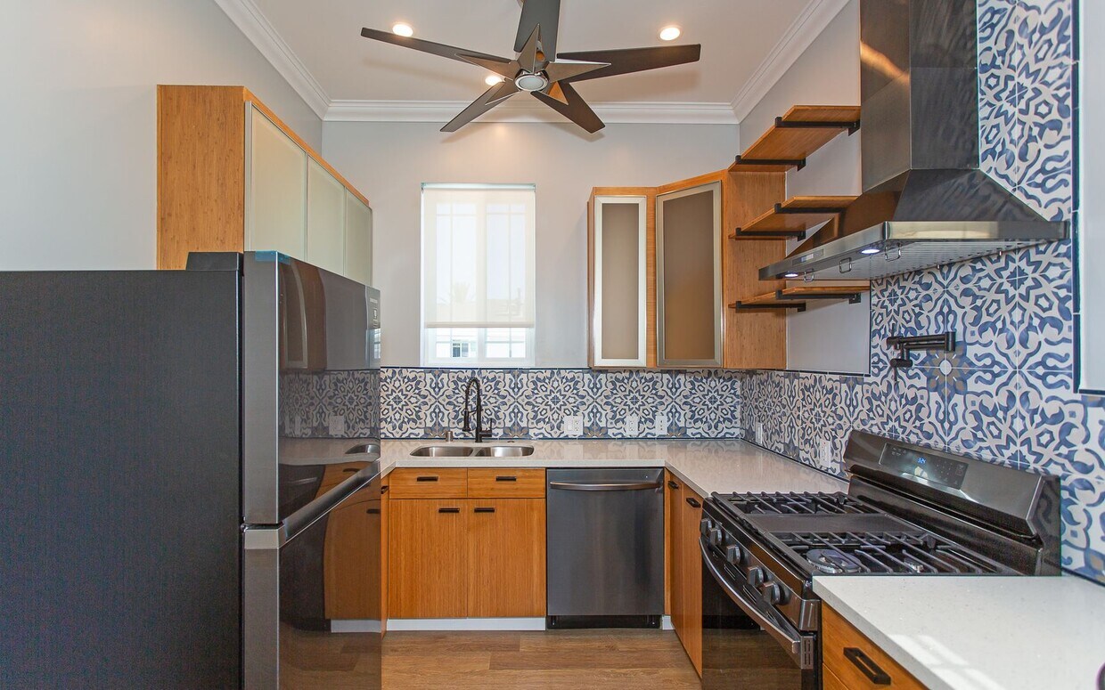 Primary Photo - Beautiful Fully Upgraded 1 bedroom in the ...