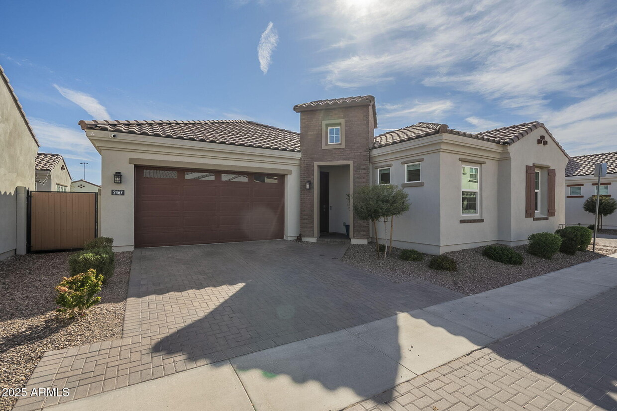 Foto principal - 2467 E Lovebird Ln