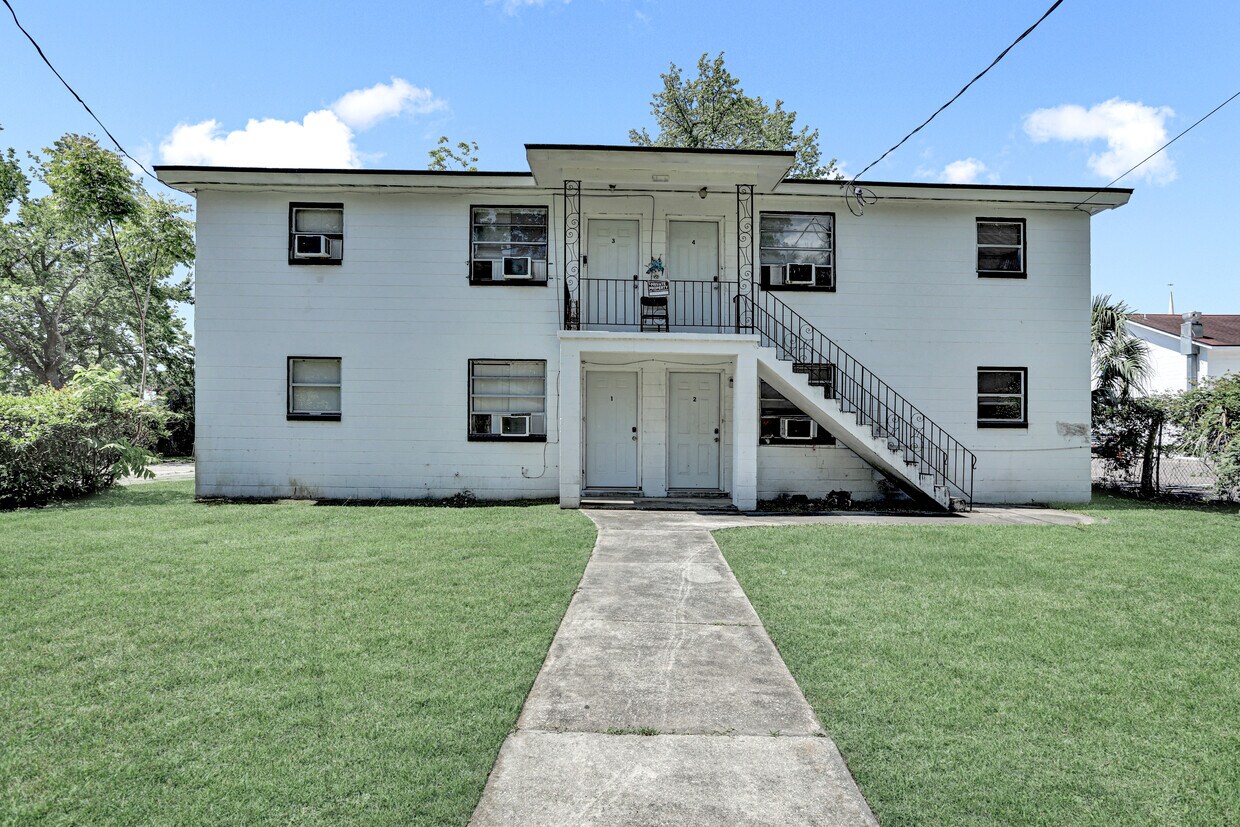 Primary Photo - 5634 Astor Pl