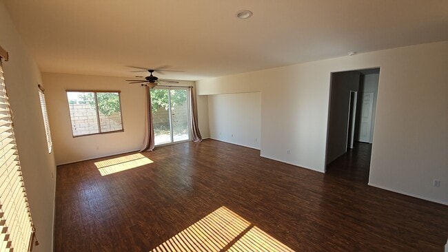 Building Photo - 5837 W Ave K-2