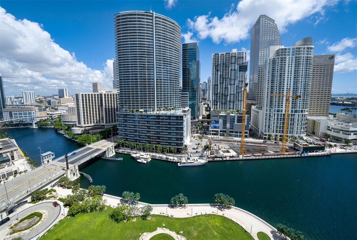 Foto principal - 475 Brickell Ave