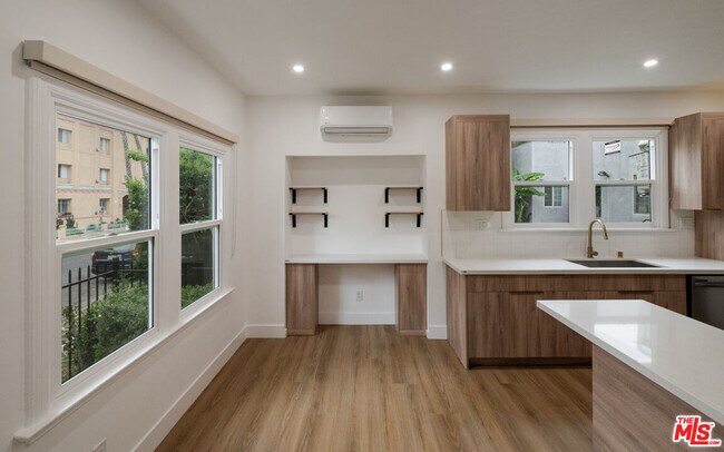 Building Photo - 5727 Carlton Way