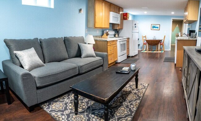 Building Photo - 1556 S Field Ct