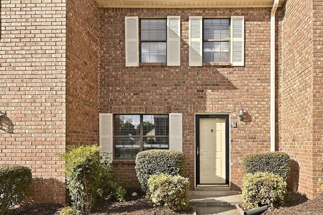 Foto del edificio - 232 Thistle Ln