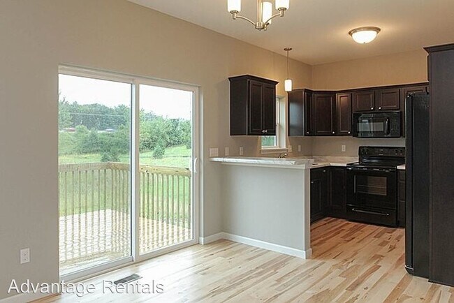 Building Photo - 4 br, 3 bath House - 1005 Manitou Trail
