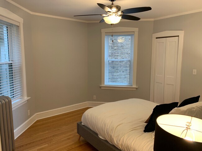 Foto del edificio - 2439 W Foster Ave