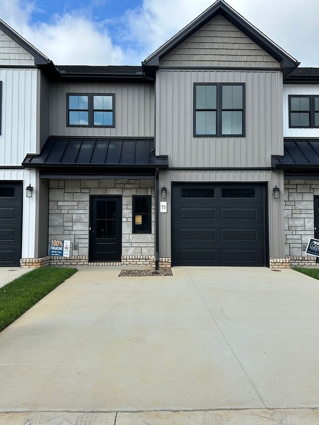 Beautiful new townhouse with a move in spe... - Beautiful new townhouse with a move in spe...