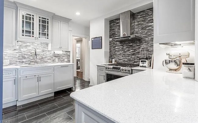 Building Photo - 13615 Shaker Blvd