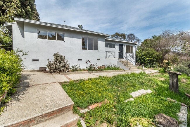 Bright & Spacious 1BR Retreat Near Keck Medical Center | Private Garage + Garden Space - Bright & Spacious 1BR Retreat Near Keck Medical Center | Private Garage + Garden Space Apartment