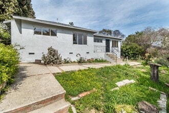 Building Photo - 2111 Charlotte St