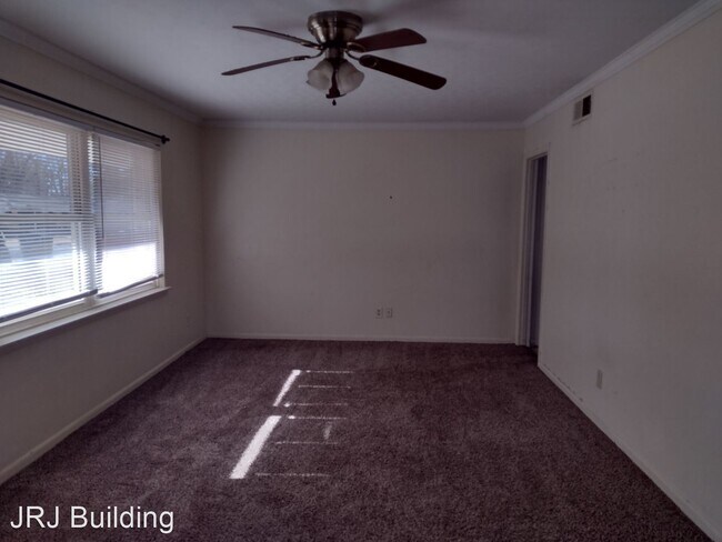 Building Photo - 3 br, 1.5 bath House - 916 Brewer Street